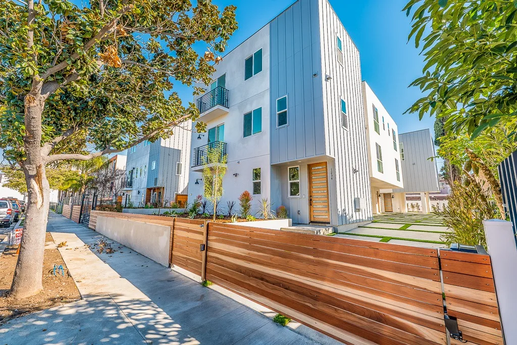1238 N Beachwood Dr - HsH Prod. -39