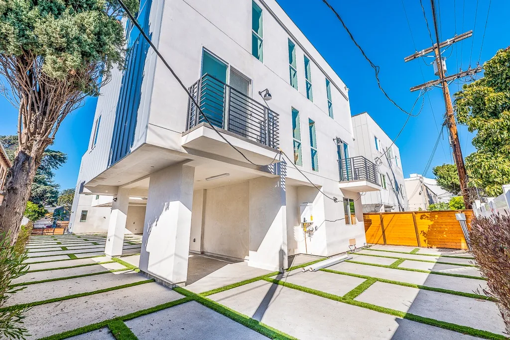 1238 N Beachwood Dr - HsH Prod. -42