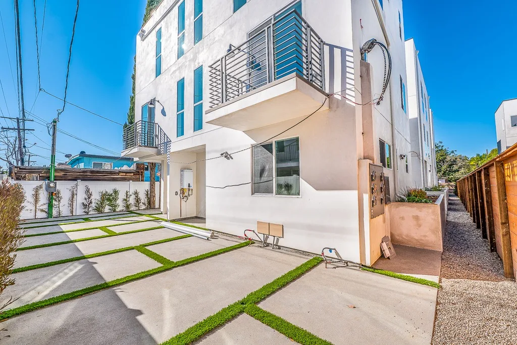 1238 N Beachwood Dr - HsH Prod. -43