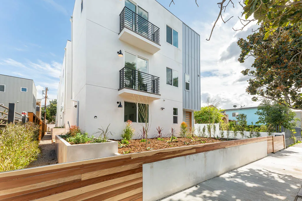 1238 N Beachwood Dr - HsHProd-11