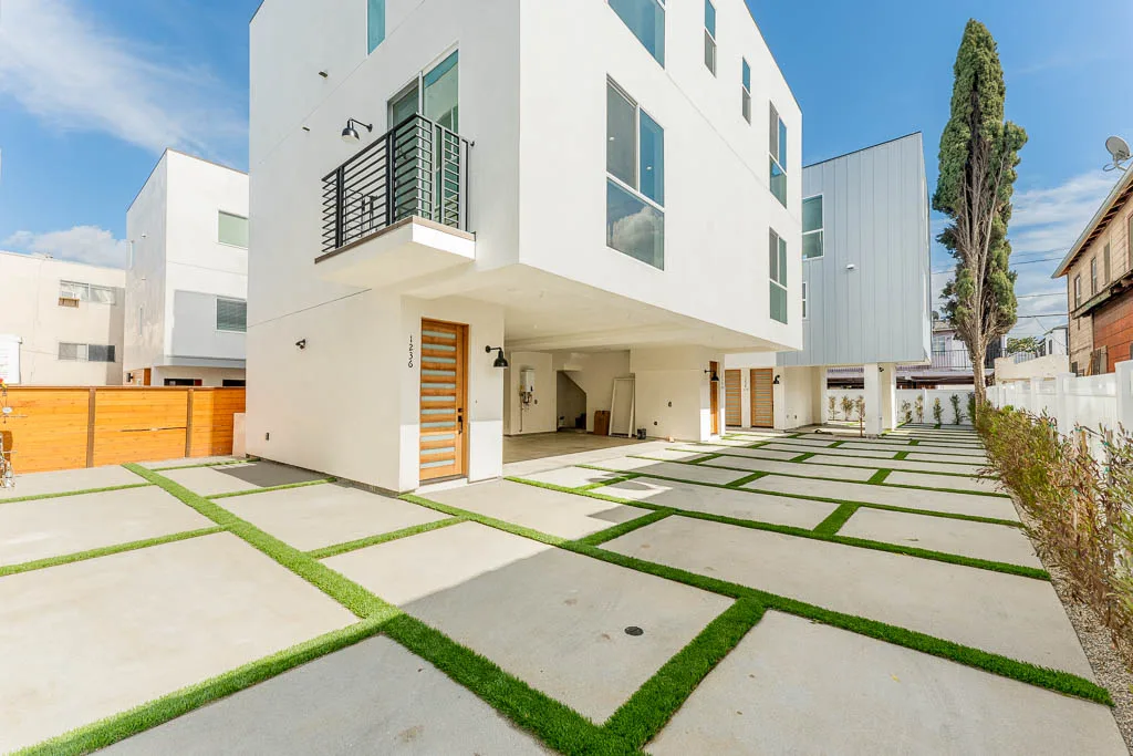 1238 N Beachwood Dr - HsHProd-13