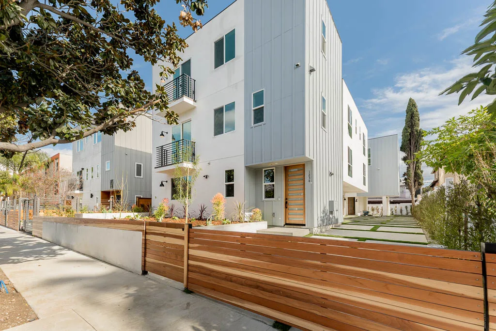 1238 N Beachwood Dr - HsHProd-9