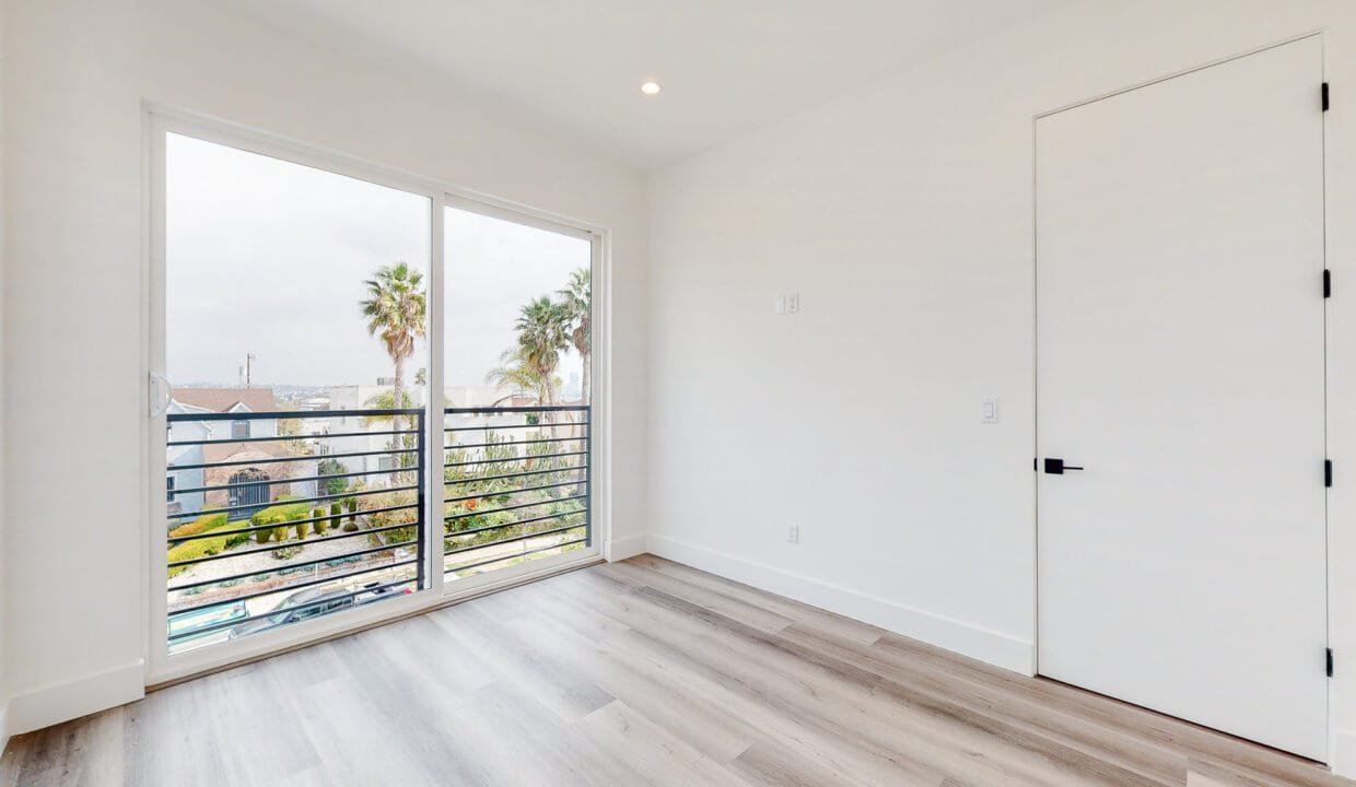 525-N-Normandie-Ave_13